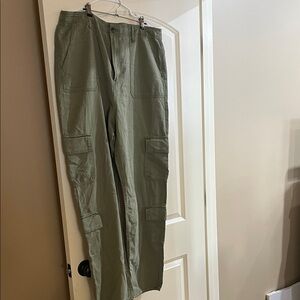 a.n.a Women's Green Cargo Jeans highest rise, vintage straight C011